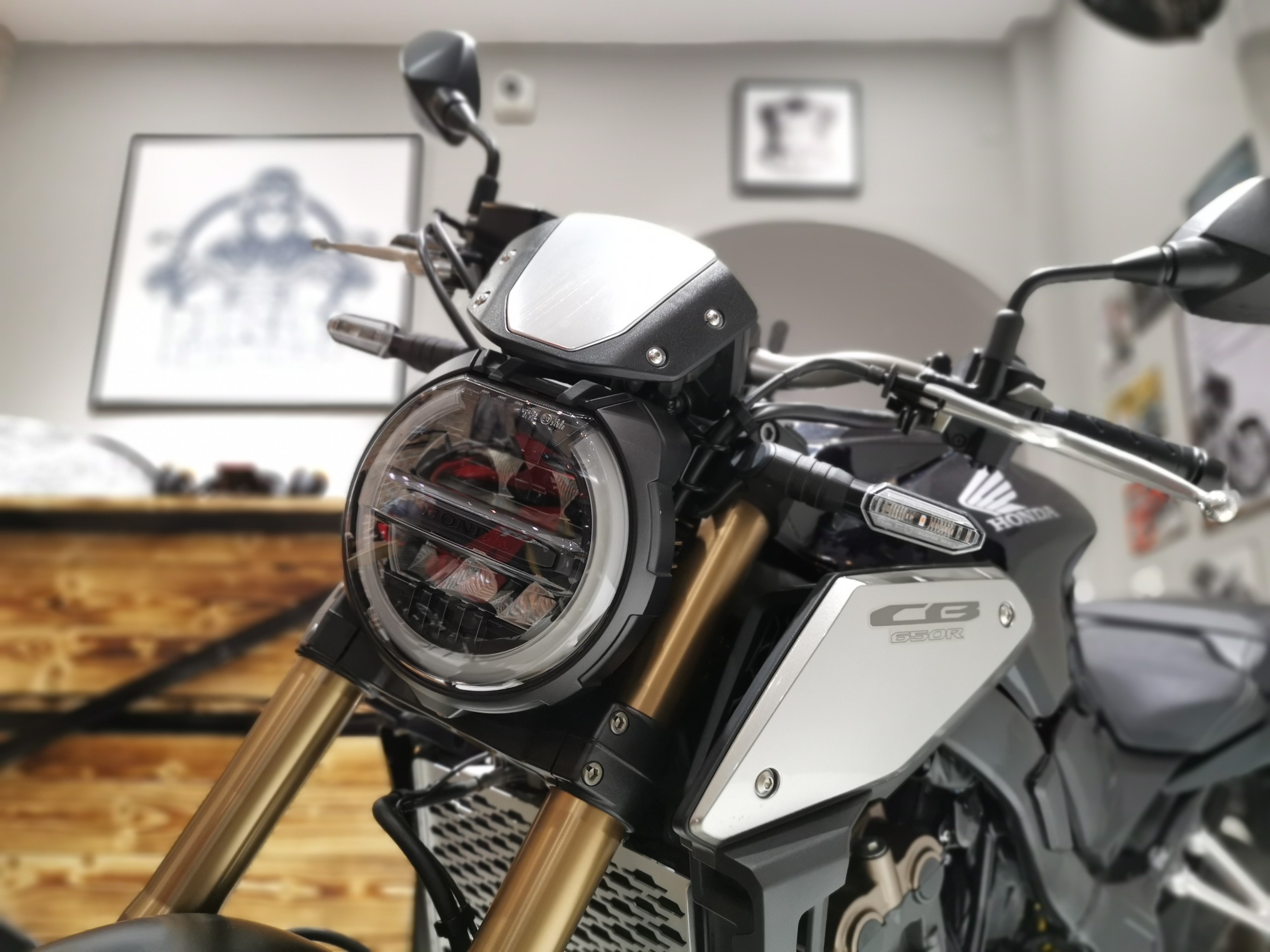 Giá xe Honda CB650R và khuyến mãi mới nhất Tinxe