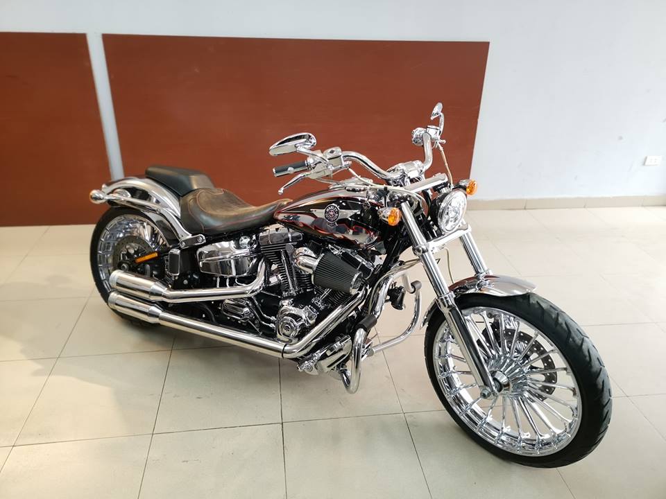 Harley Davidson Softail Breakout up to CVO