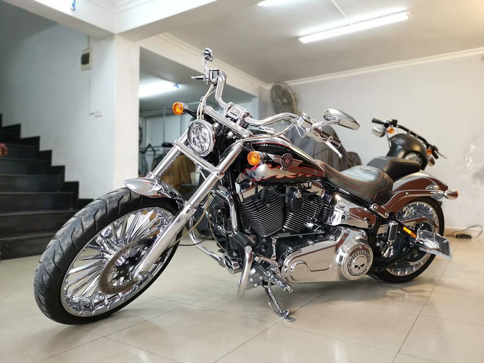 Harley Davidson Softail Breakout up to CVO