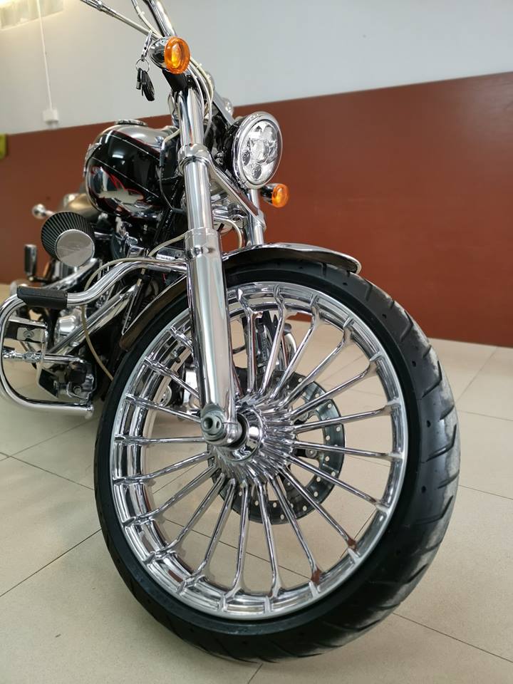 Harley Davidson Softail Breakout up to CVO