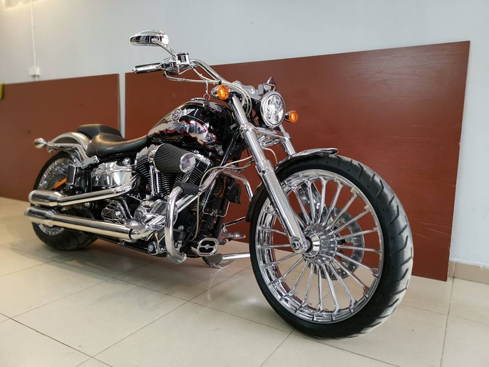 Harley Davidson Softail Breakout up to CVO