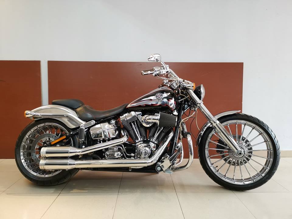 Harley Davidson Softail Breakout up to CVO