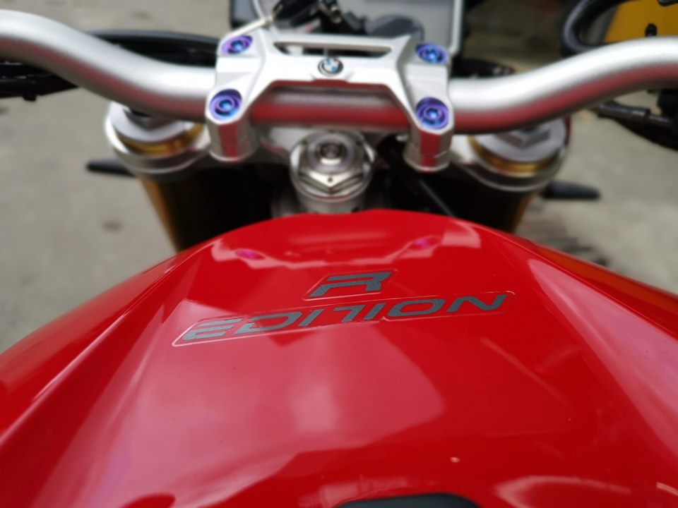 BMW S1000R Red